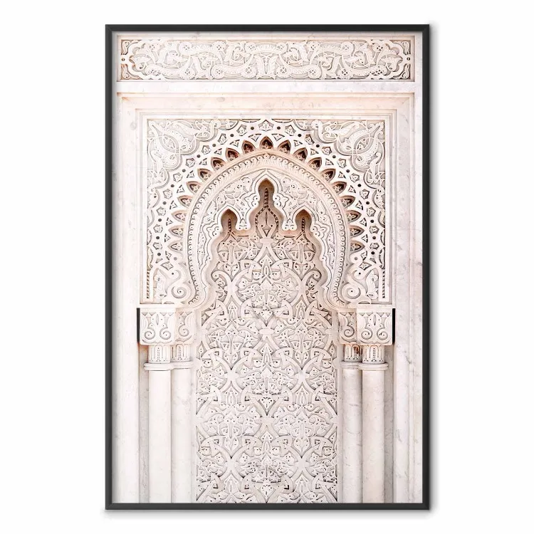 Radiância de Renda - arquitetura bege de uma coluna adornada com ornamentos