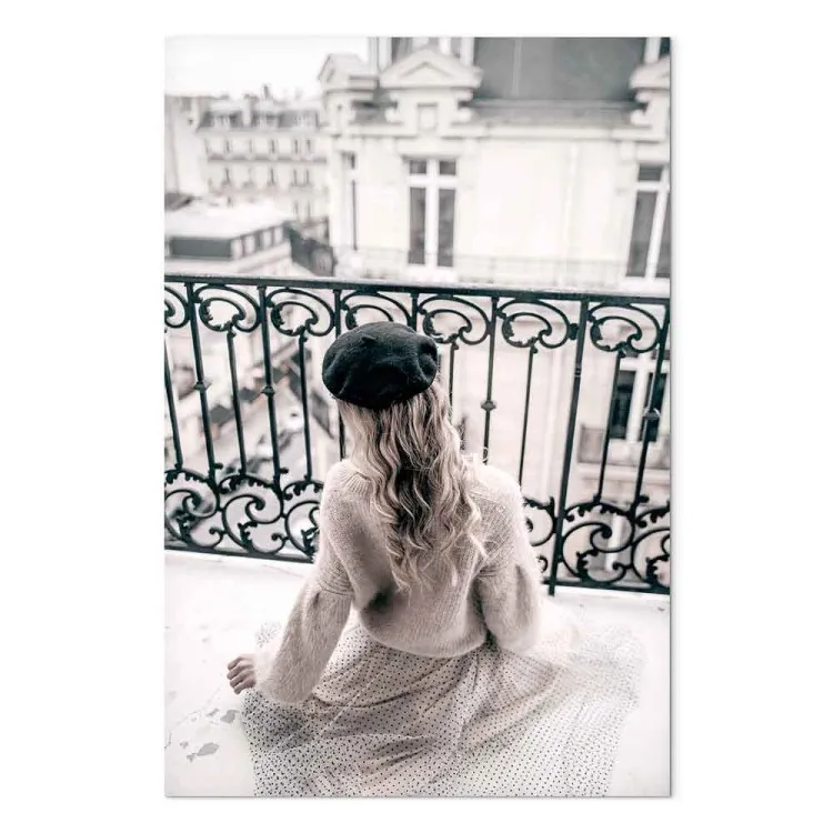 Sonho de Maio (1 peça) Vertical - mulher em uma varanda em Paris