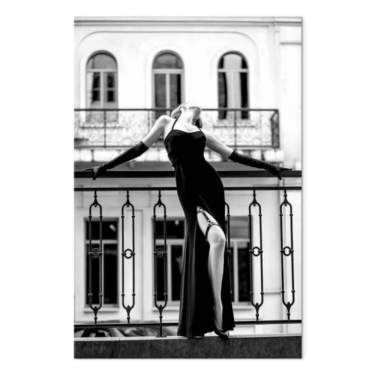 Mulher a dançar - fotografia a preto e branco com figura na varanda