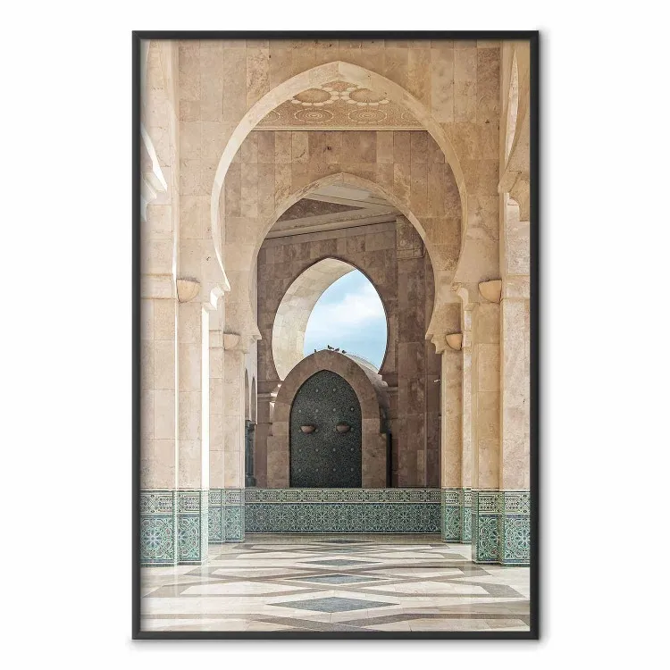 Arcos de Pedra - arquitetura de um edifício de cor clara com colunas e ornamentos