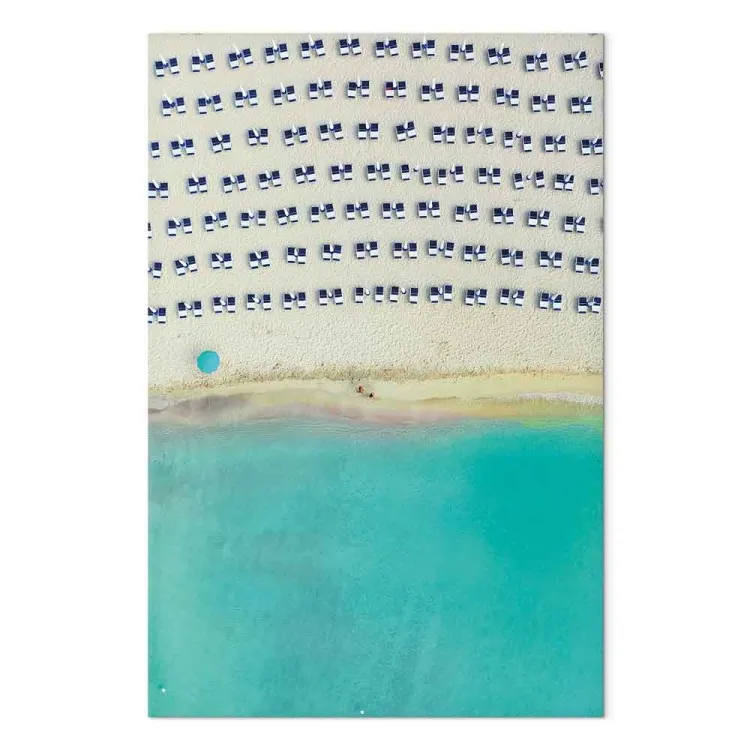 Praia italiana - vista de pássaros paisagem marítima com água azul