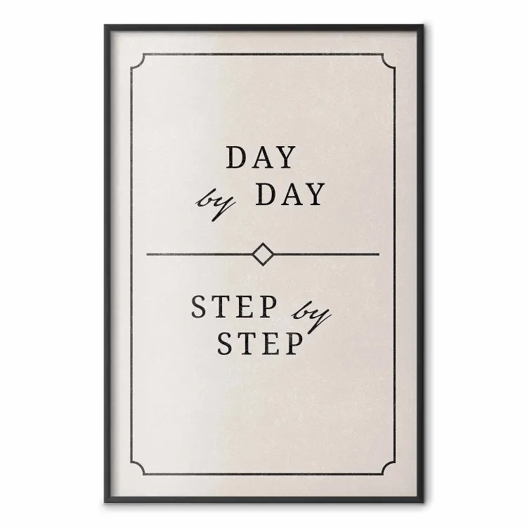 Day by day - composição simples em letras inglesas sobre um fundo bege