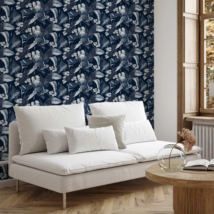 Natureza monocromática - esboço de folhas e flores sobre um fundo azul escuro