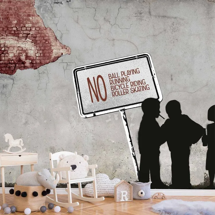 Sem Jogos de Bola... - arte de rua no estilo de Banksy com palavras no concreto